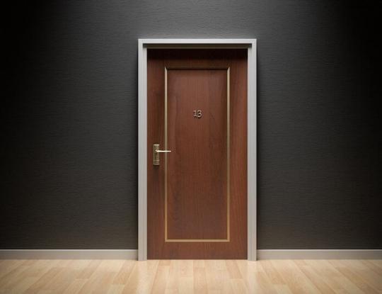 Drzwi drewniane czy stalowe — jakie wybrać